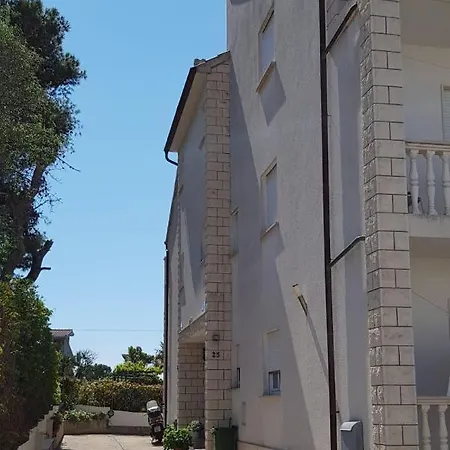 Okrug Gornji 17032c Apartman